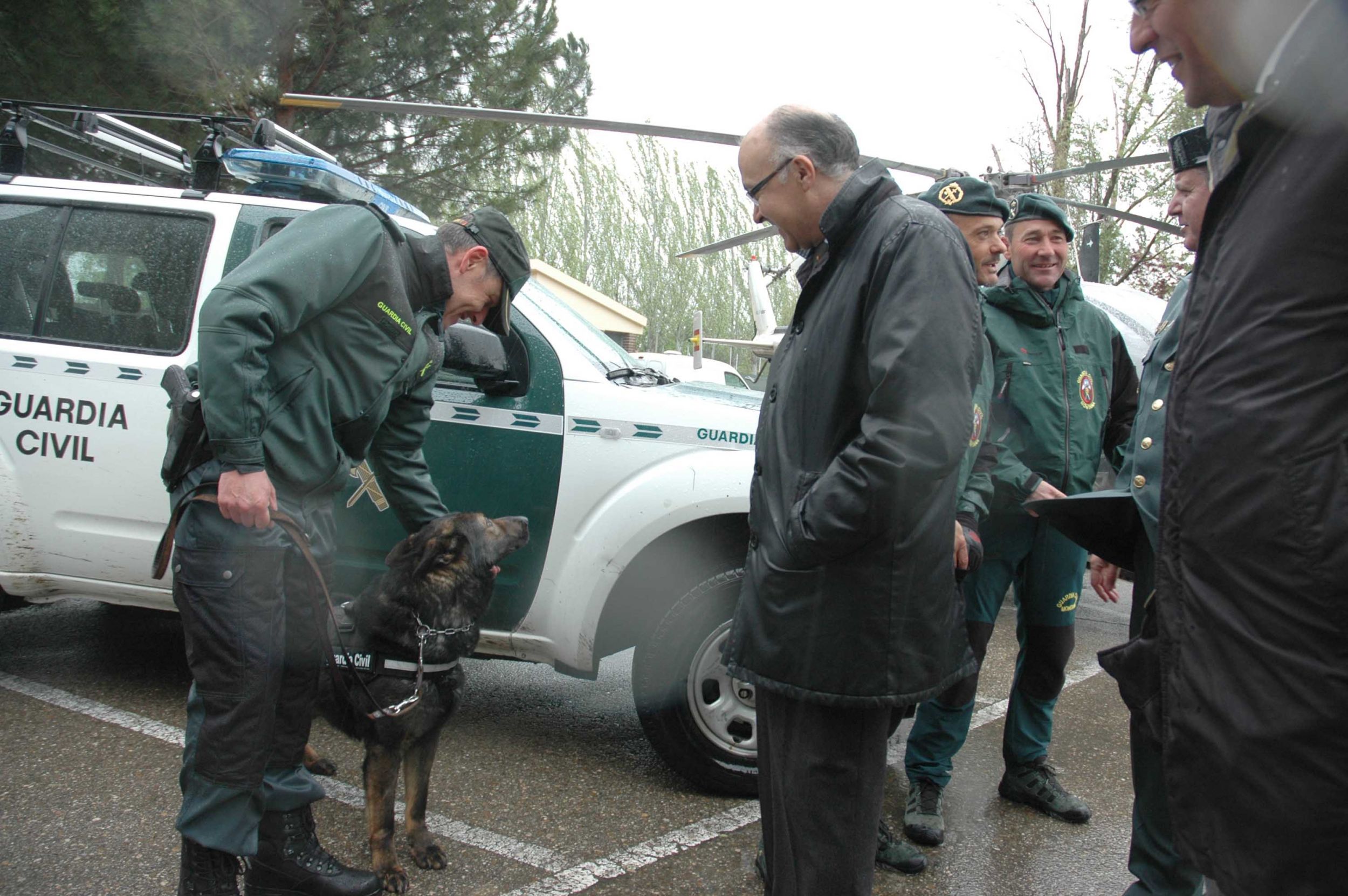 El delegado del Gobierno visita a las unidades de la Guardia Civil que han participado en el rescate de los desaparecidos en ríos de Castilla y León durante las últimas inundaciones